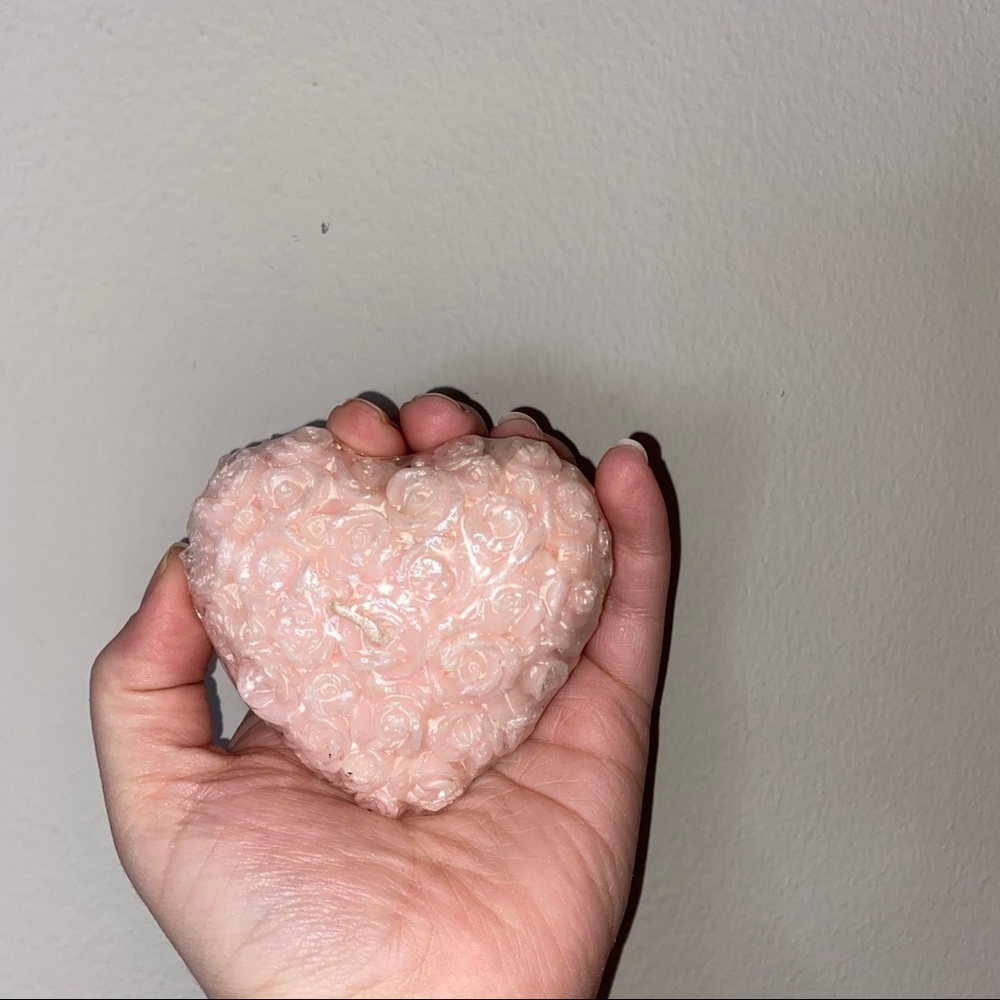 Avon Victorian Pink Rose Heart Shaped Candle